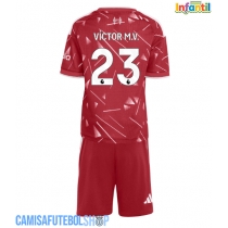 Camisa de time de futebol Liverpool Victor Munoz #23 Replicas 1º Equipamento Infantil 2026-27 Manga Curta (+ Calças curtas)